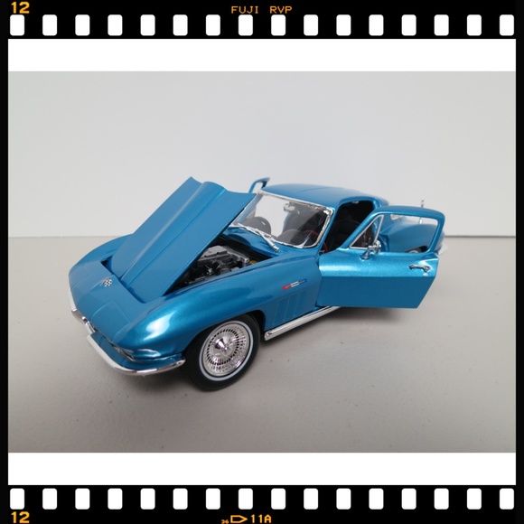 1:18~Maisto~1965~C2~Corvette~Stingray~Diecast~ - Picture 2 of 8